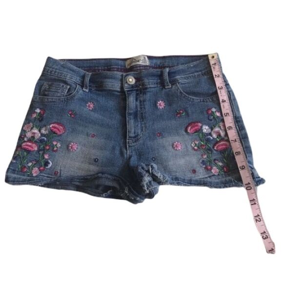 Jordache Floral Embroidered Distressed Hem Boho Denim Jean Shorts Girls Sz 16 - Picture 11 of 13